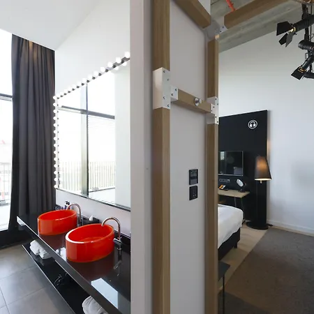 Jaz In The Hotell 4*